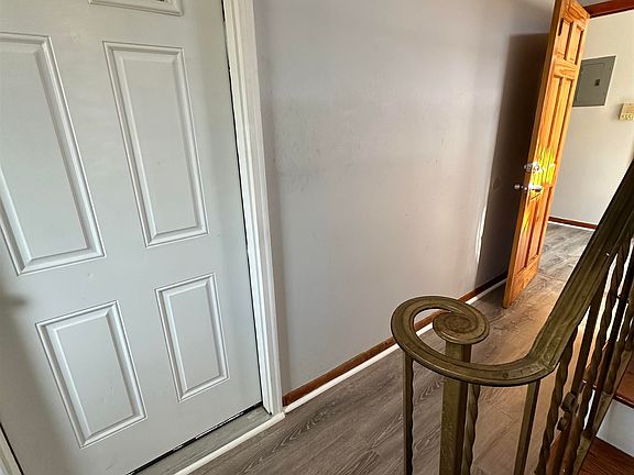 4th image of 32 Lewis Ave Floor 1