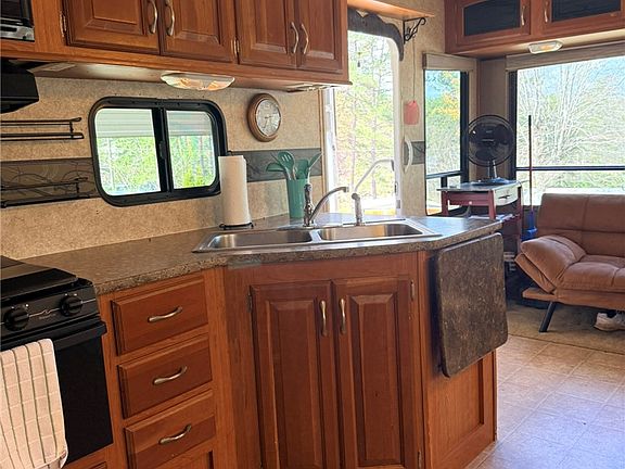 5th image of 208 Reston Way