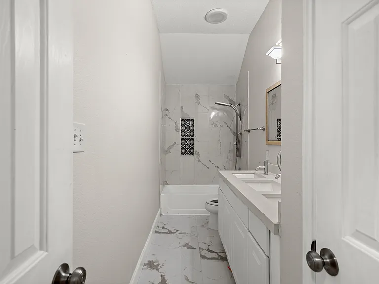 2318 Hillgrove Ct — Photo 29