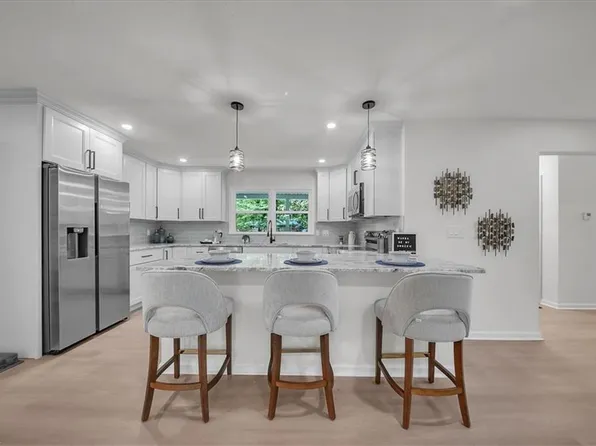 1301 Lakeside Rd, Virginia Beach, VA 23455