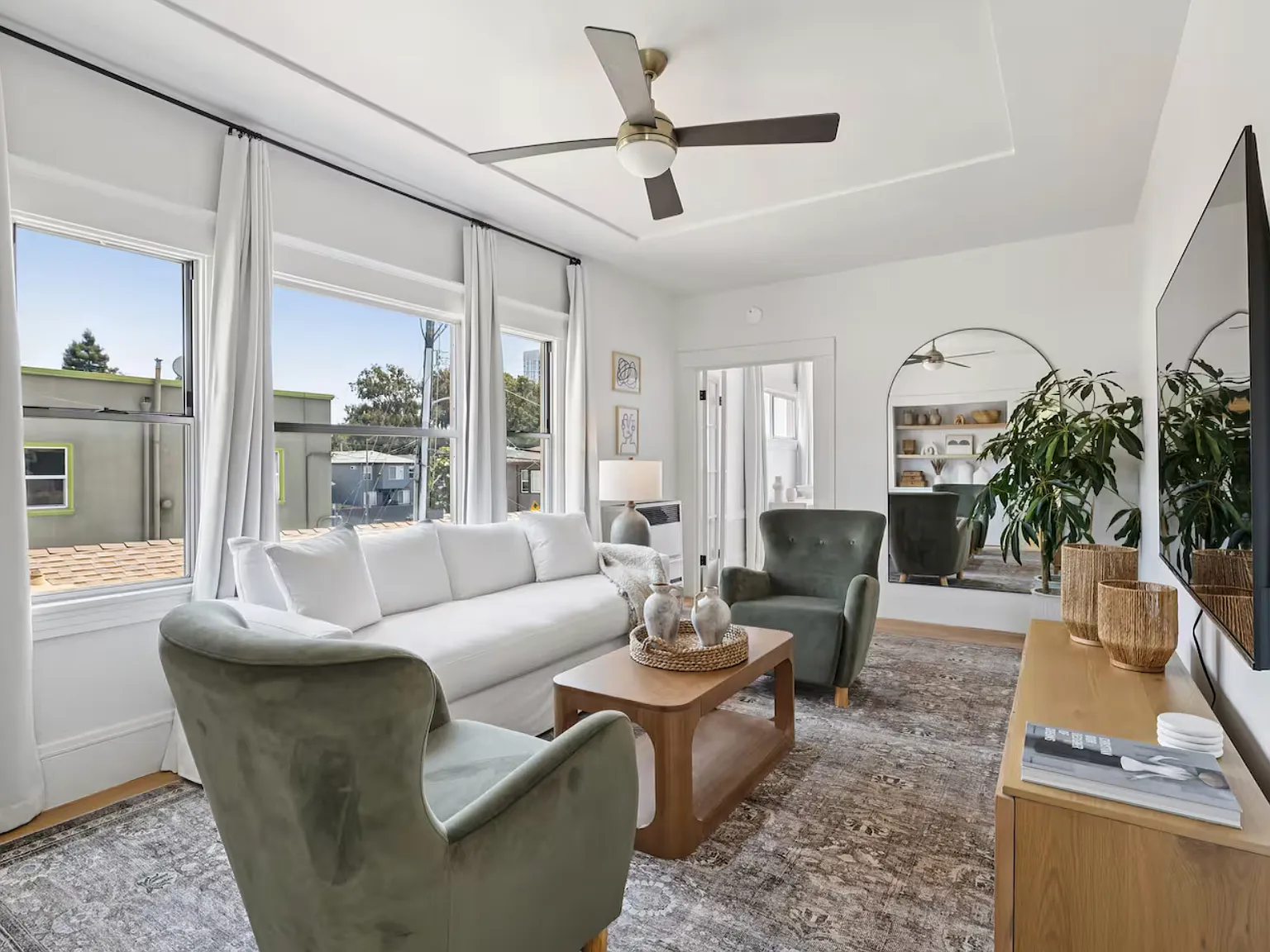 1 bed, $2,000 — Photo 2