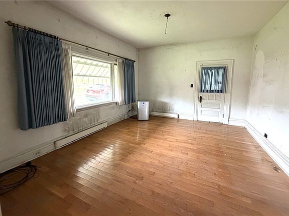 5th image of 115 Main St