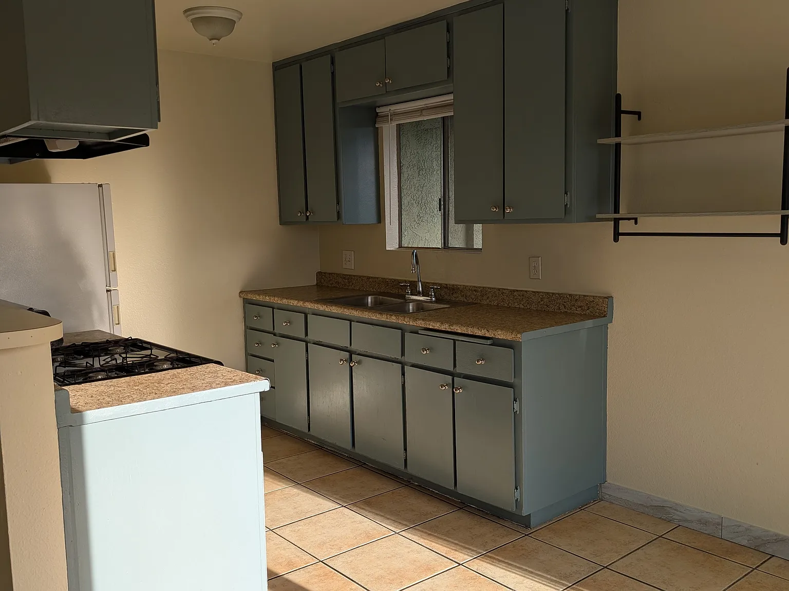 2 bed, 1100 sqft, $2,295 — Photo 3