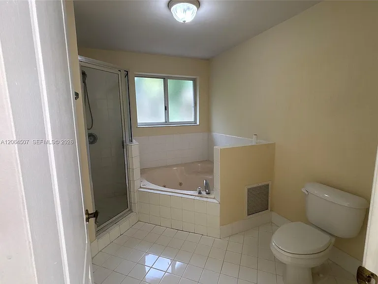 11440 NW 50th Ter — Photo 48