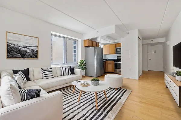 Rented by MNS | media 2