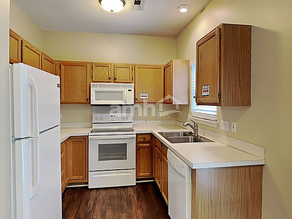 3rd image of 1564 Cambridge Heights Pl NW