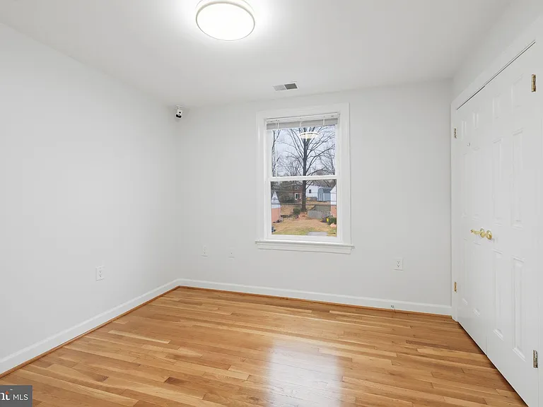 711 Lamberton Dr — Photo 38