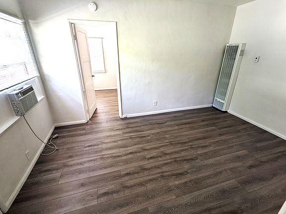 2nd image of 916-922 Marcheta St #920