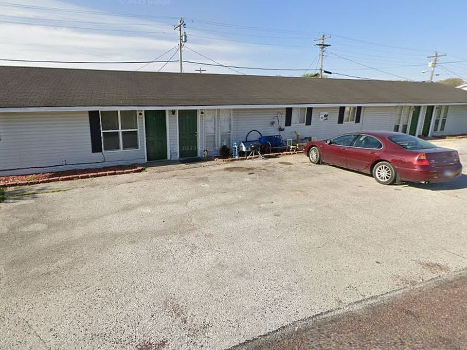 1st image of 700 W Cunningham Dr APT A