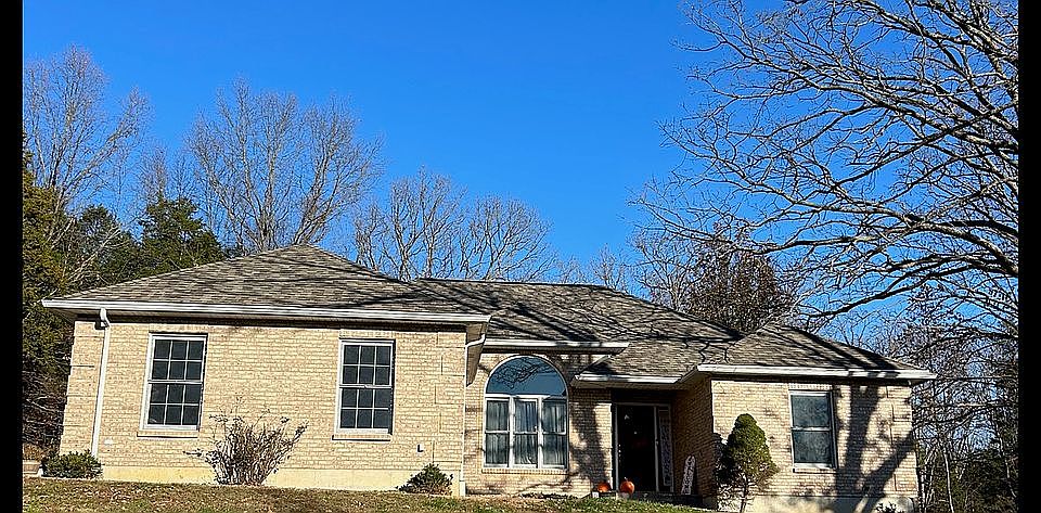 2nd image of 205 Sandstone Ct