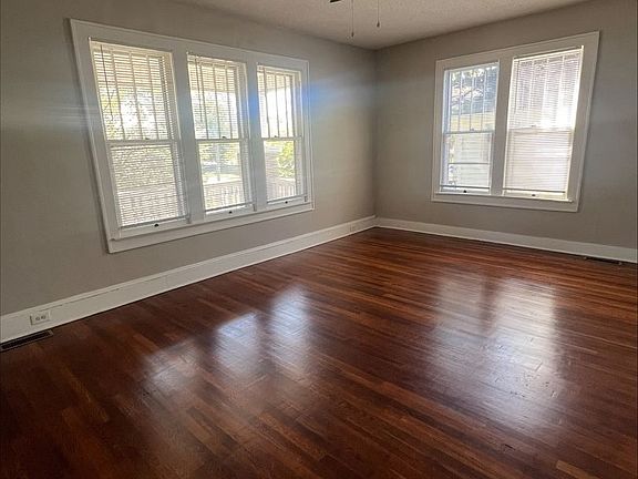3rd image of 428 Lamont St #428LAMONTST1