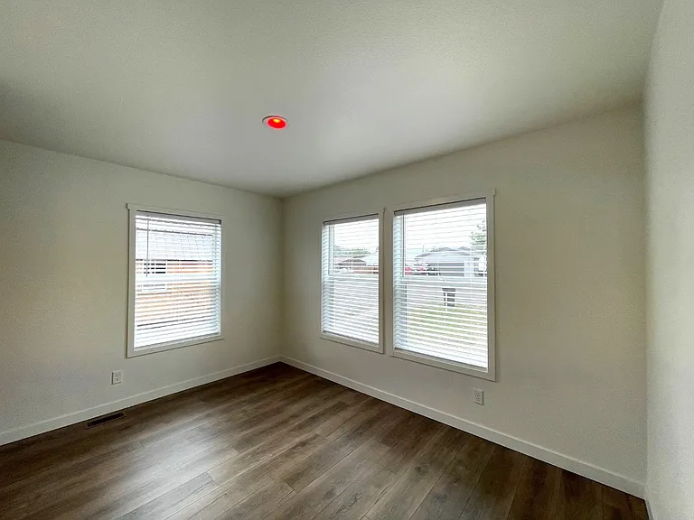 609 Mildred St — Photo 28
