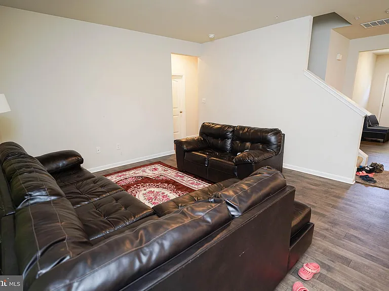 1712 Severn St — Photo 21