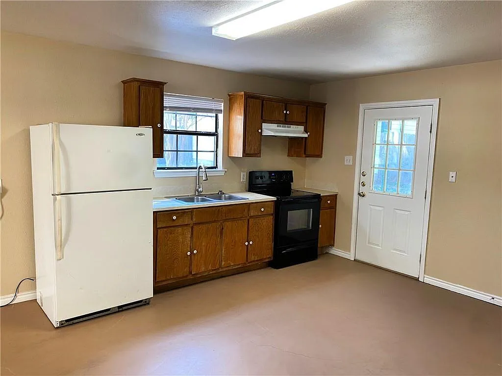 2 bed, 1.0 bath, 910 sqft, $1,195 — Photo 3