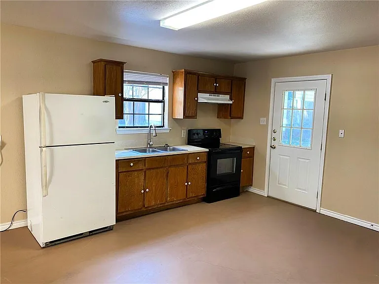 204 Hall St #A — Photo 3