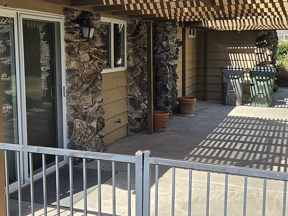 3rd image of 1037 Alta Vista Dr
