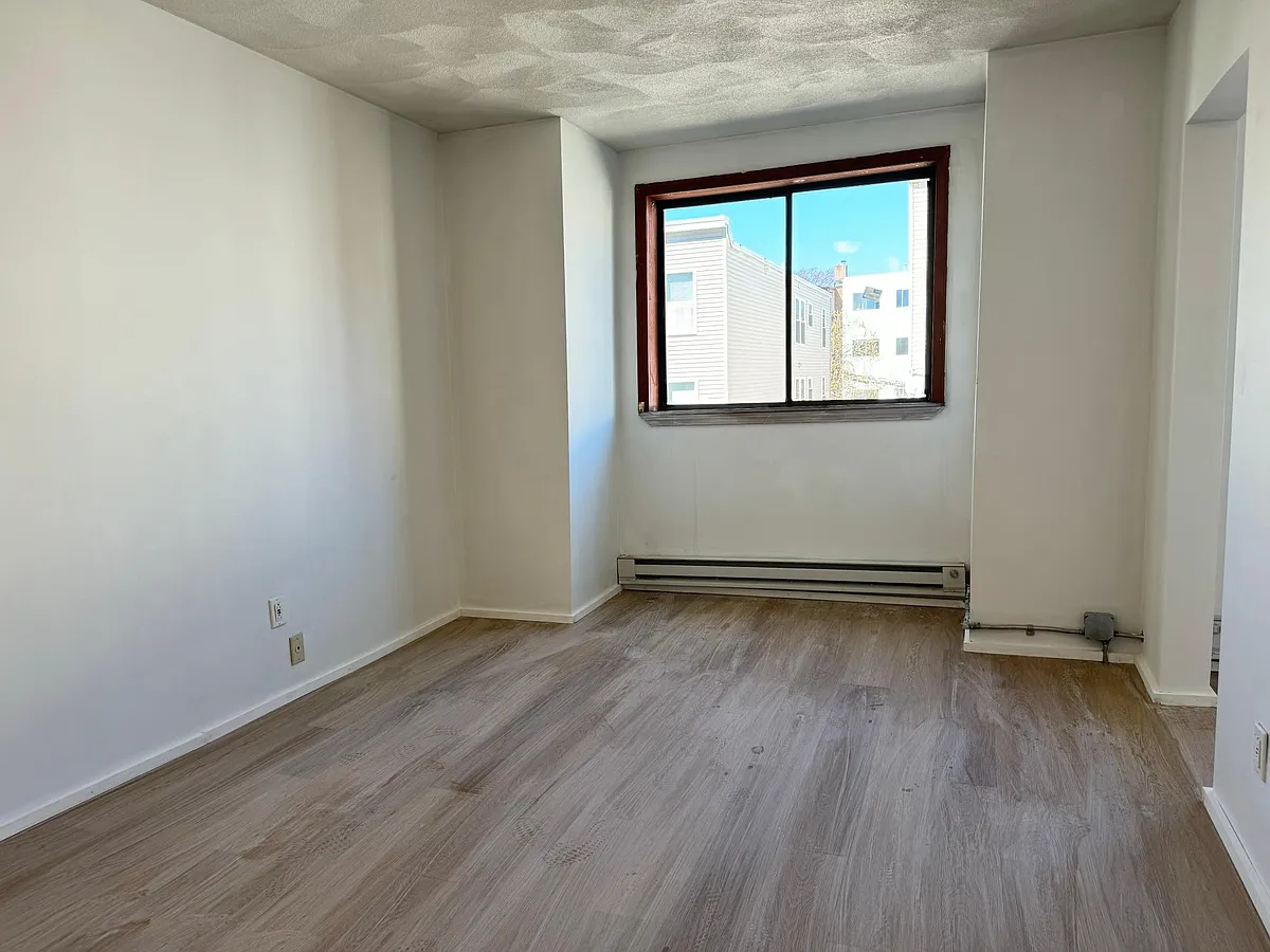 Building Photo - 165 Bennington St #2