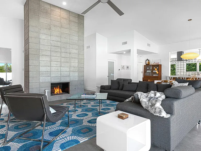 1160 E Marion Way — Photo 8