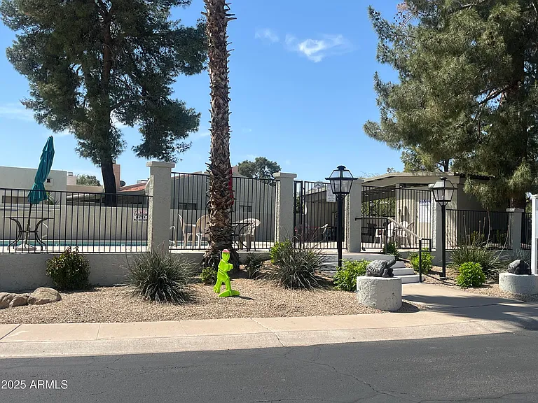 3069 E Cannon Dr — Photo 25