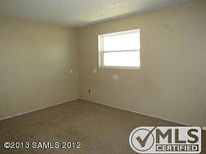 022-160822 - bedroom (2)