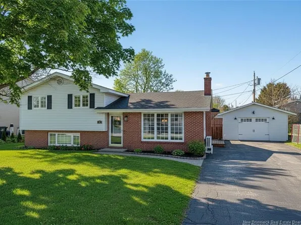 3 Mersereau St, Miramichi, NB E1N 3N8