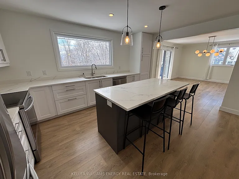 497 Wellington Main St — Photo 11