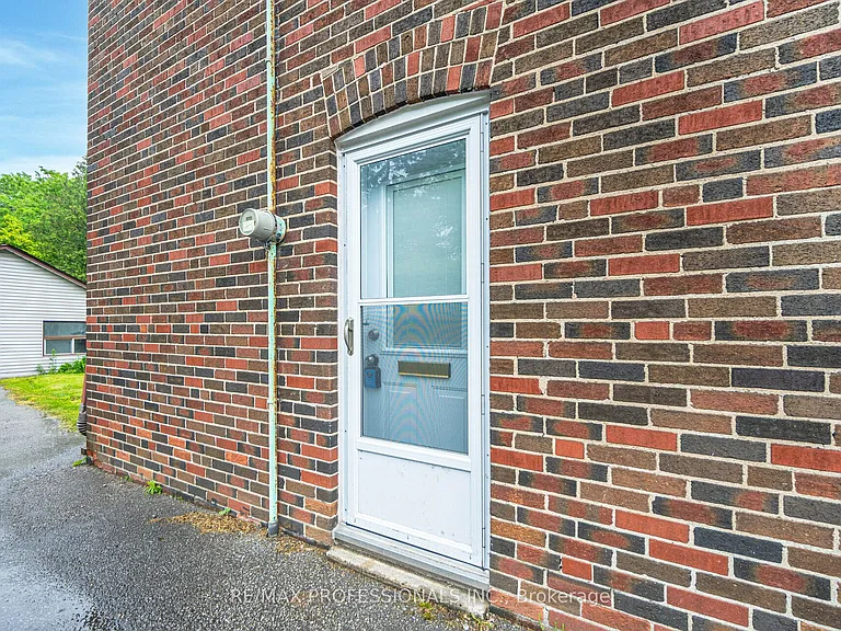 111 Keele St — Photo 23