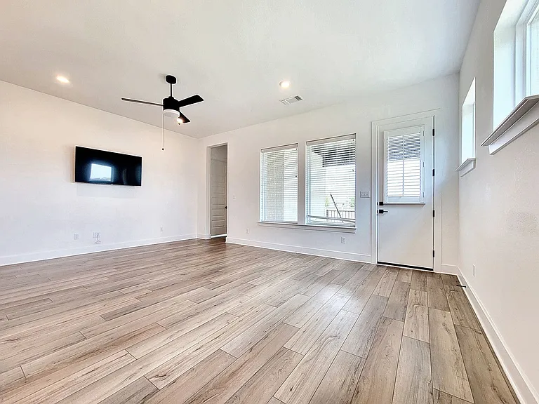 513 Three Feathers Ct — Photo 14