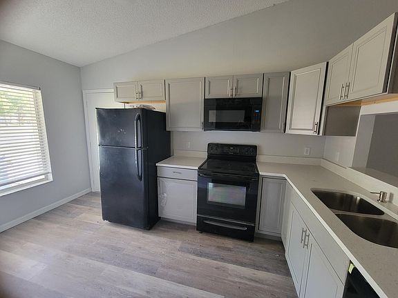 3rd image of 268 Live Oak Blvd