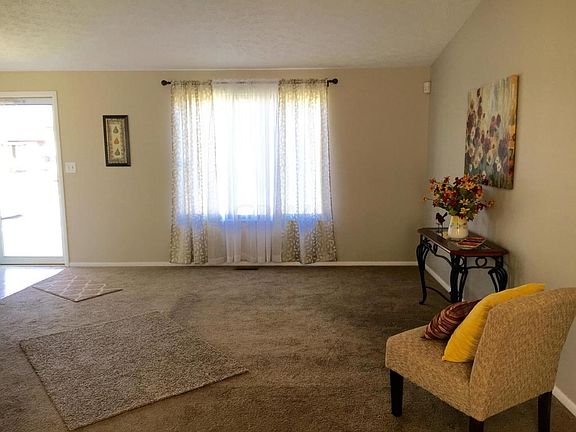 4th image of 3041 Arrowsmith Dr