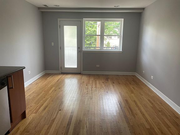 3rd image of 6953 N Greenview Ave #208