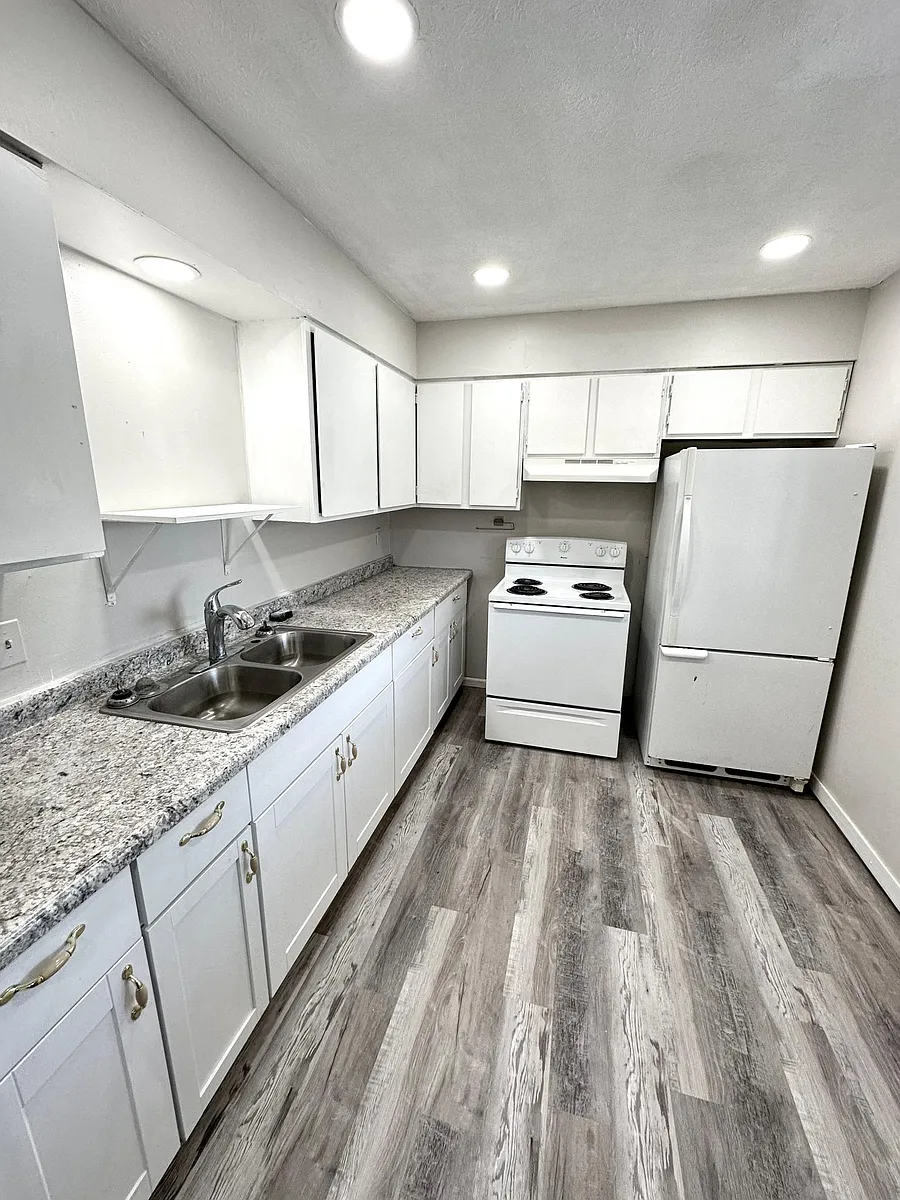 Building Photo - 508 S 25th St #8