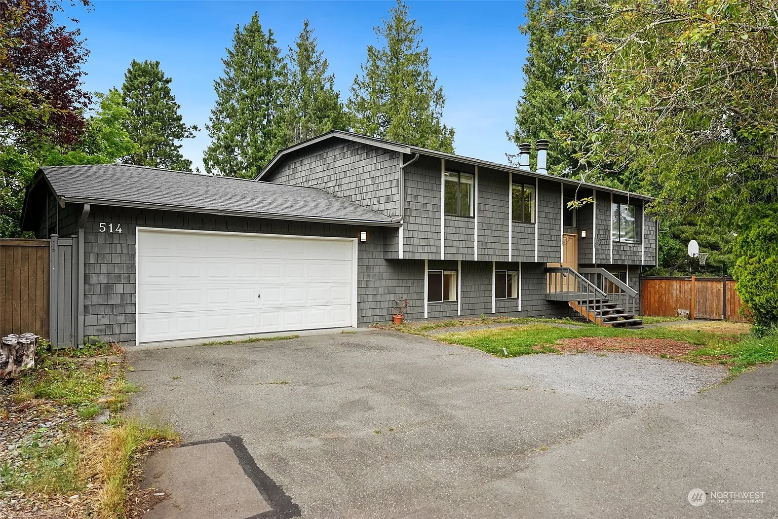 514 NE 182nd Court photo 1