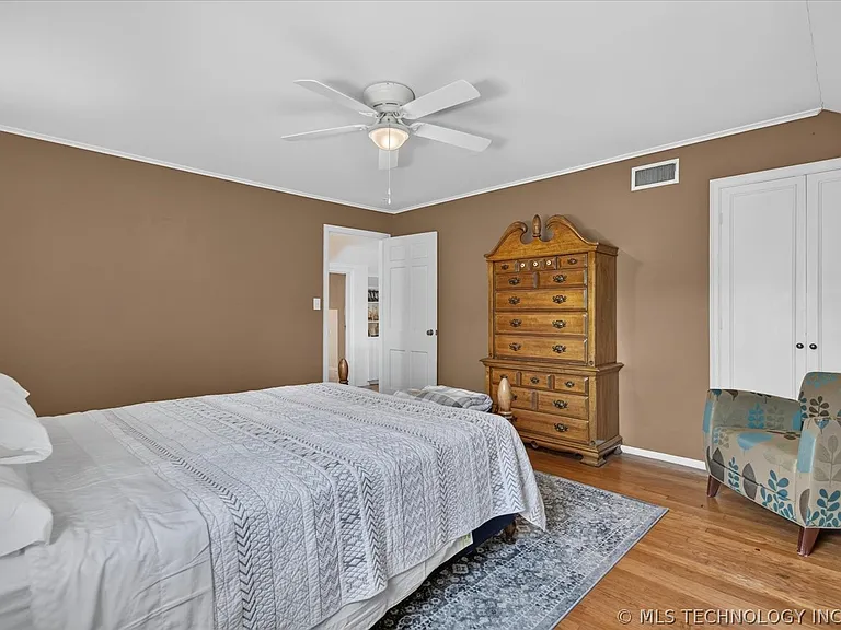 1525 Hillcrest Dr — Photo 33