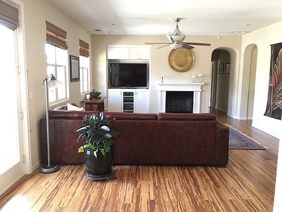 Living rm / adjacent balcony