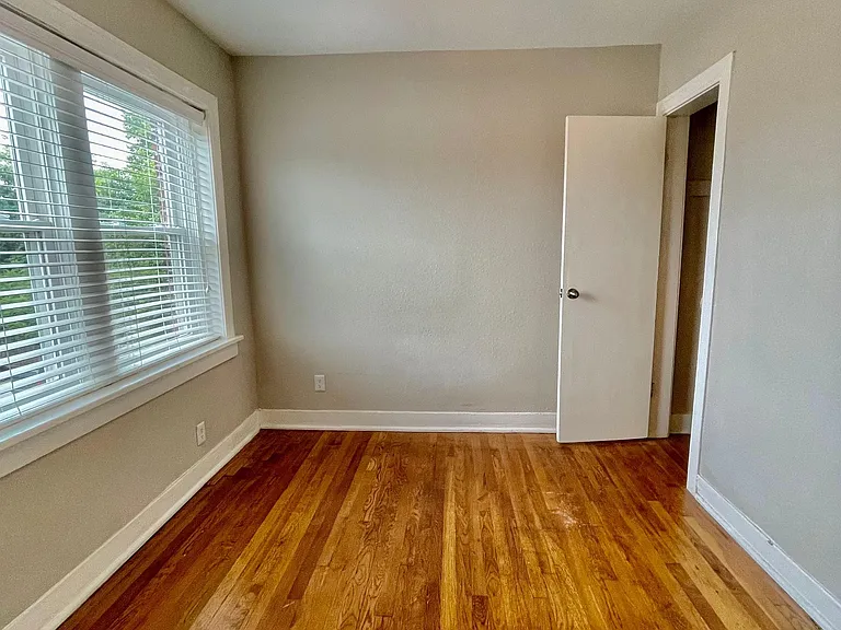 3713 Summit St #3715 — Photo 22