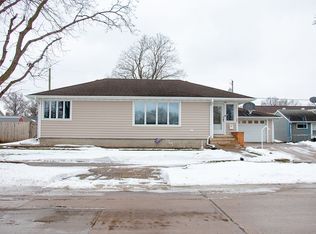 900 8th St, Charles City, IA 50616