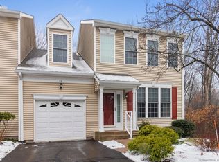 26 Fieldstone Ct UNIT 26, North Haven, CT 06473