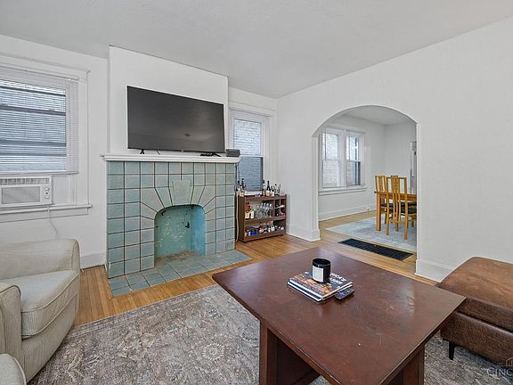 3rd image of 4020 Forest Ave
