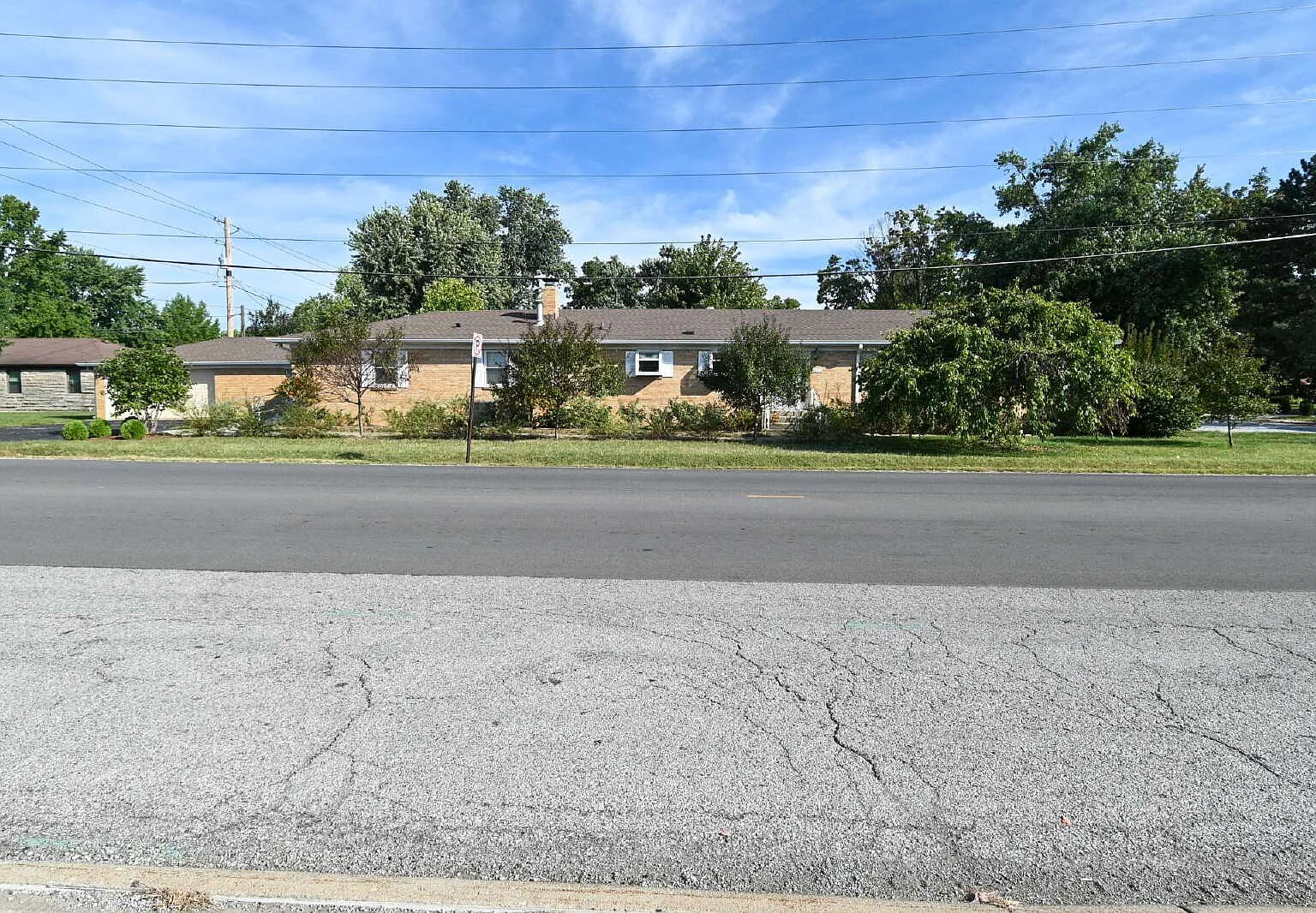 3 bed, 2.5 bath, 2392 sqft, $2,500 — Photo 3