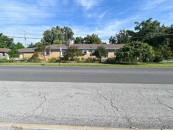 3rd image of 1022 E Banta Rd