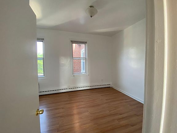3rd image of 712 N Franklin St APT 3