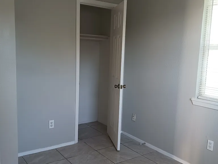 330 S Algeria St — Photo 3