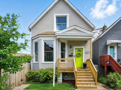 3313 N Sacramento Ave, Chicago, IL, 60618