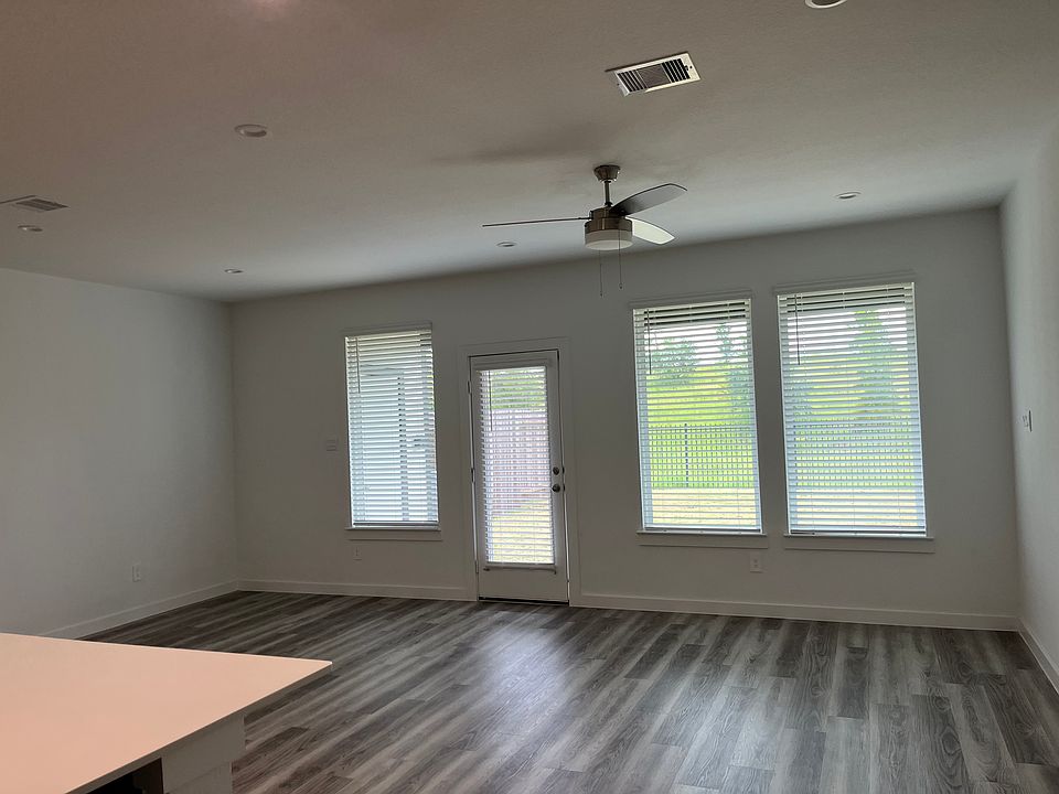 Open Kitchen, Dining, Living Room