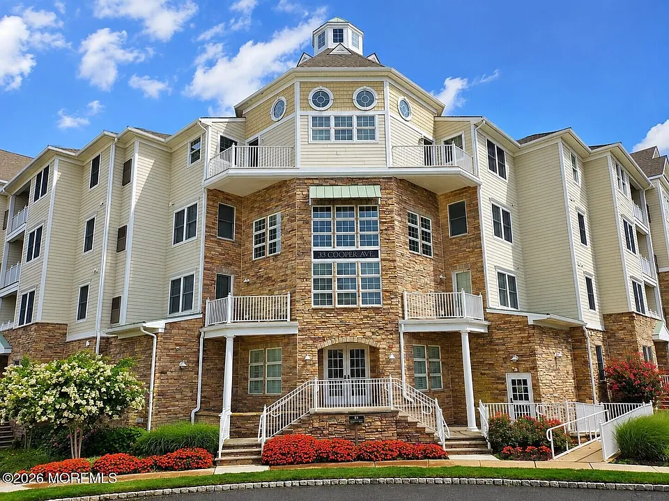 33 Cooper Ave #207
