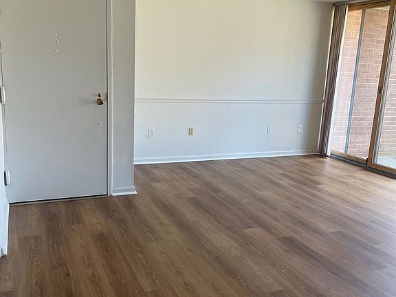 2nd image of 786 Quince Orchard Blvd #P-2