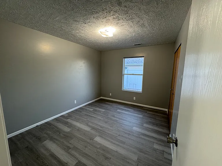 642 Lamont Dr — Photo 9