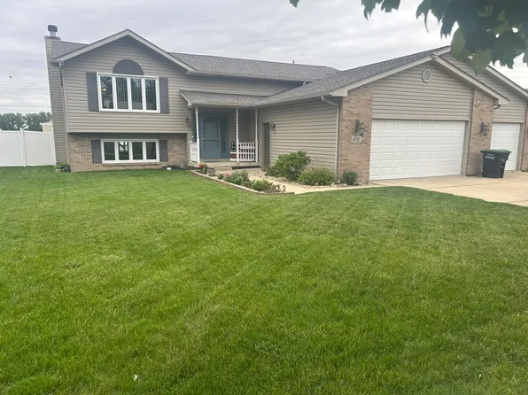 6713 Silver Cloud Dr, Portage, IN 46368