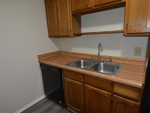 4th image of 1052 Mitchell Ln #1052